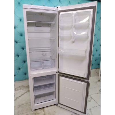 Холодильник бу Indesit HFP5200W