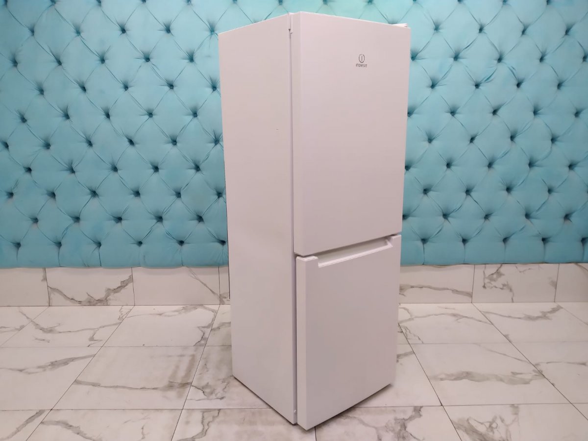 Холодильник бу Indesit
