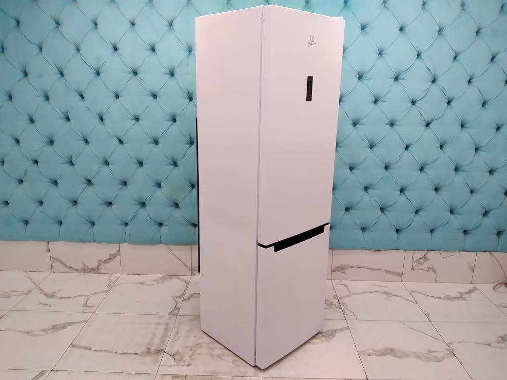 Холодильник бу Indesit DF 5200W