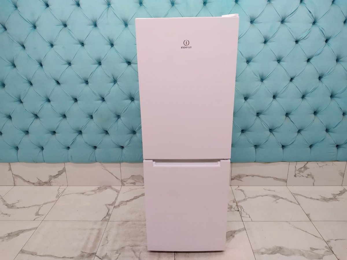 Холодильник бу Indesit DS 316W