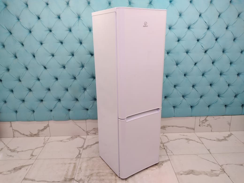 Холодильник бу Indesit IB 181