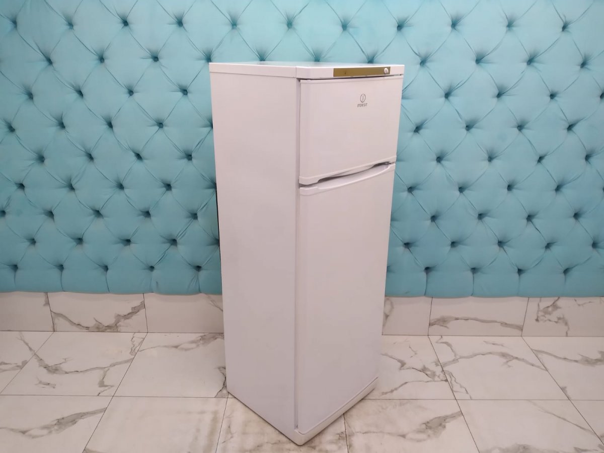 Холодильник бу Indesit