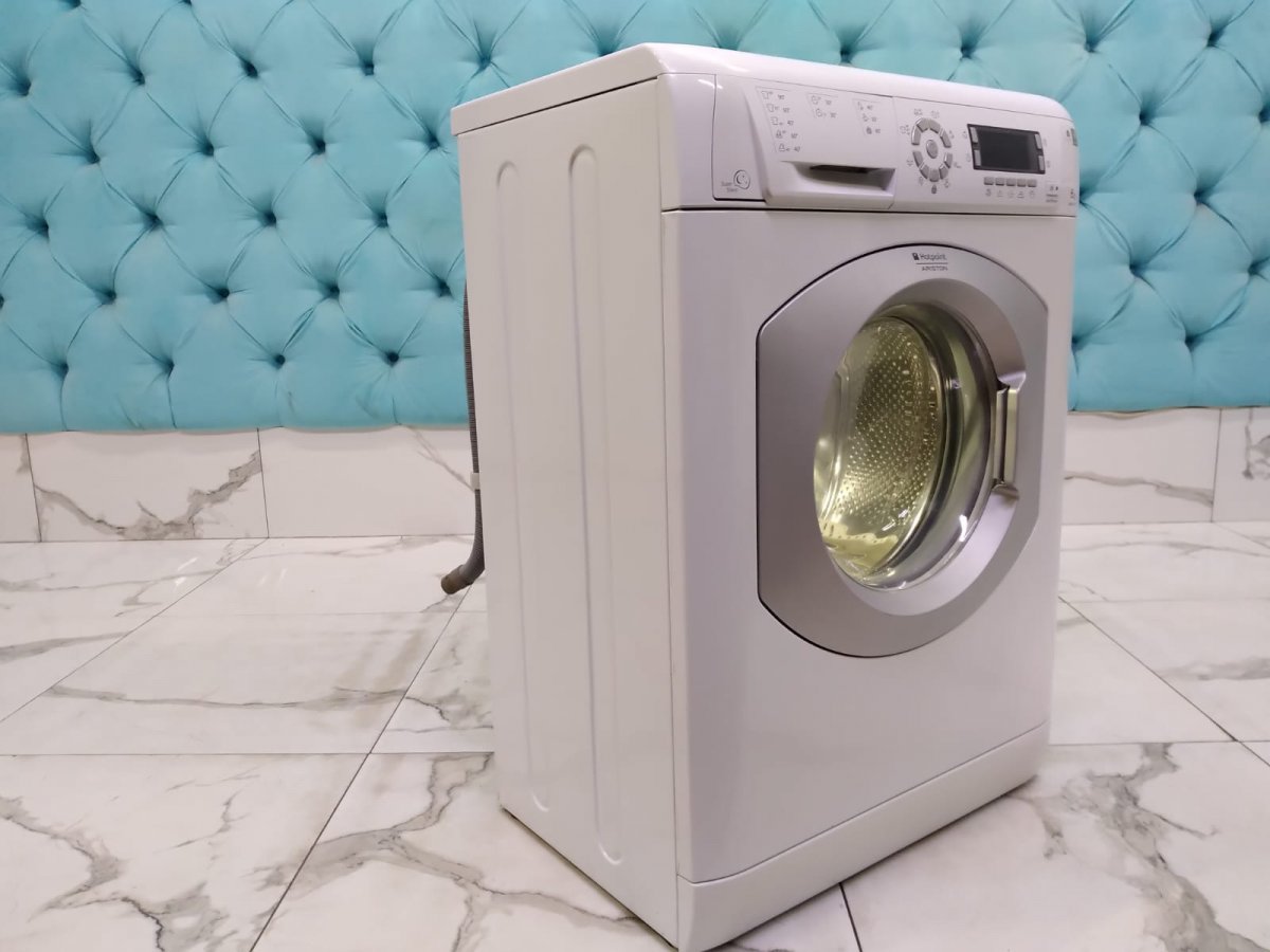 Стиральная машина бу Ariston ARXD109