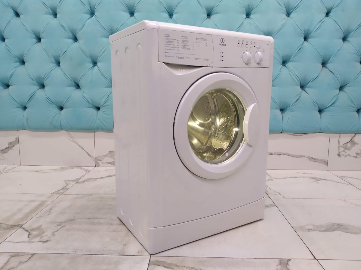 Стиральная машина бу Indesit WISN 82