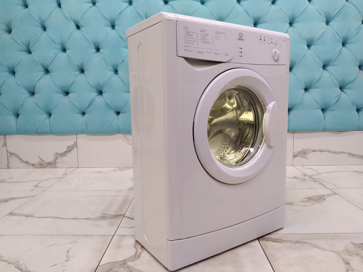 Стиральная машина бу Indesit WIUN 100