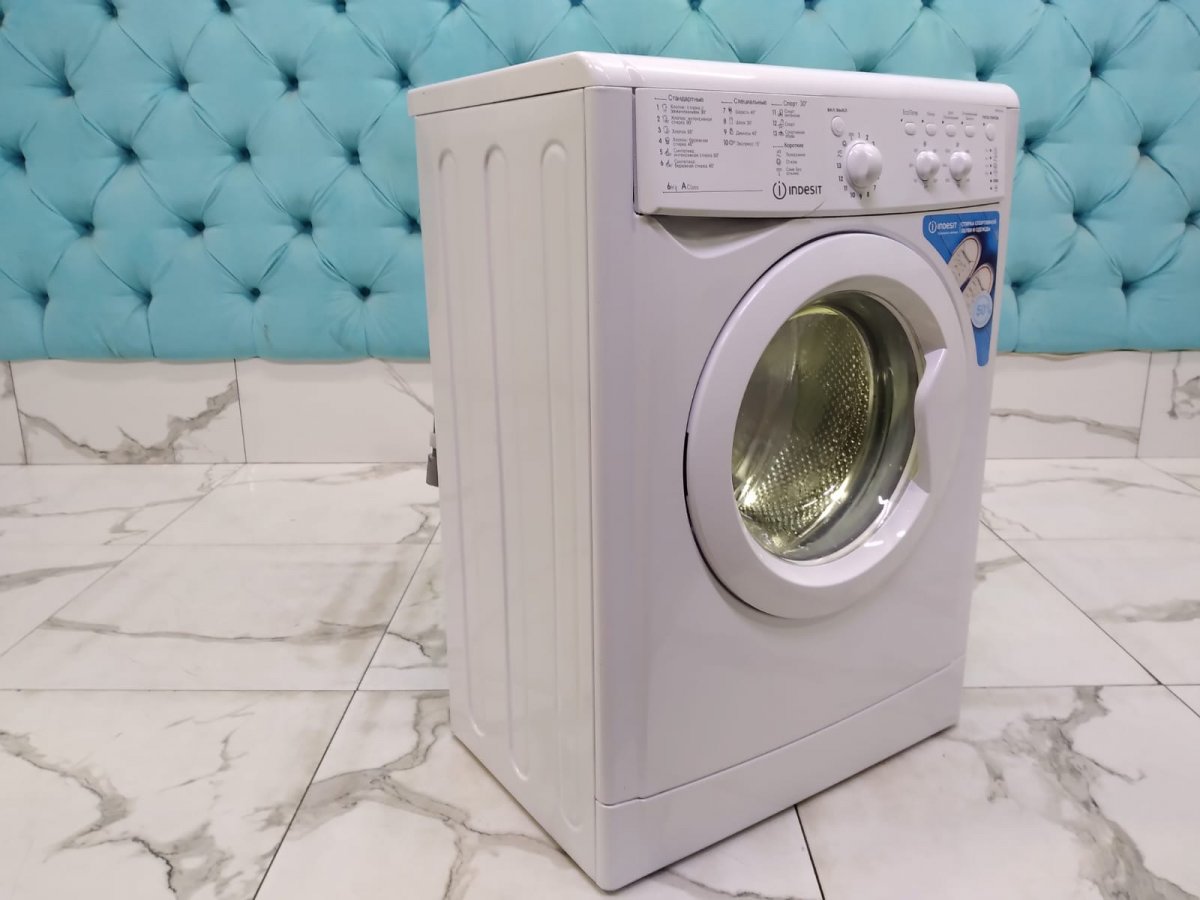 Стиральная машина бу Indesit IWSC 6105