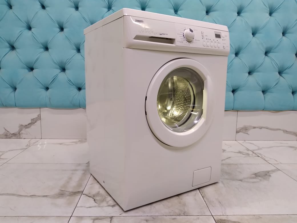 Стиральная машина бу Zanussi ZWD 7105